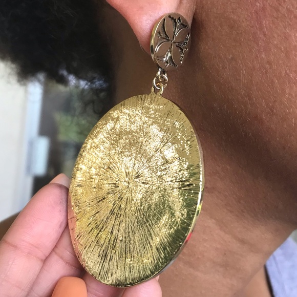 Golden Metal Oval Earrings - Picture 5 of 8